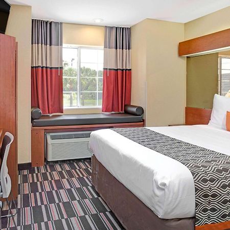 Microtel Inn & Suites By Wyndham Bushnell ภายนอก รูปภาพ