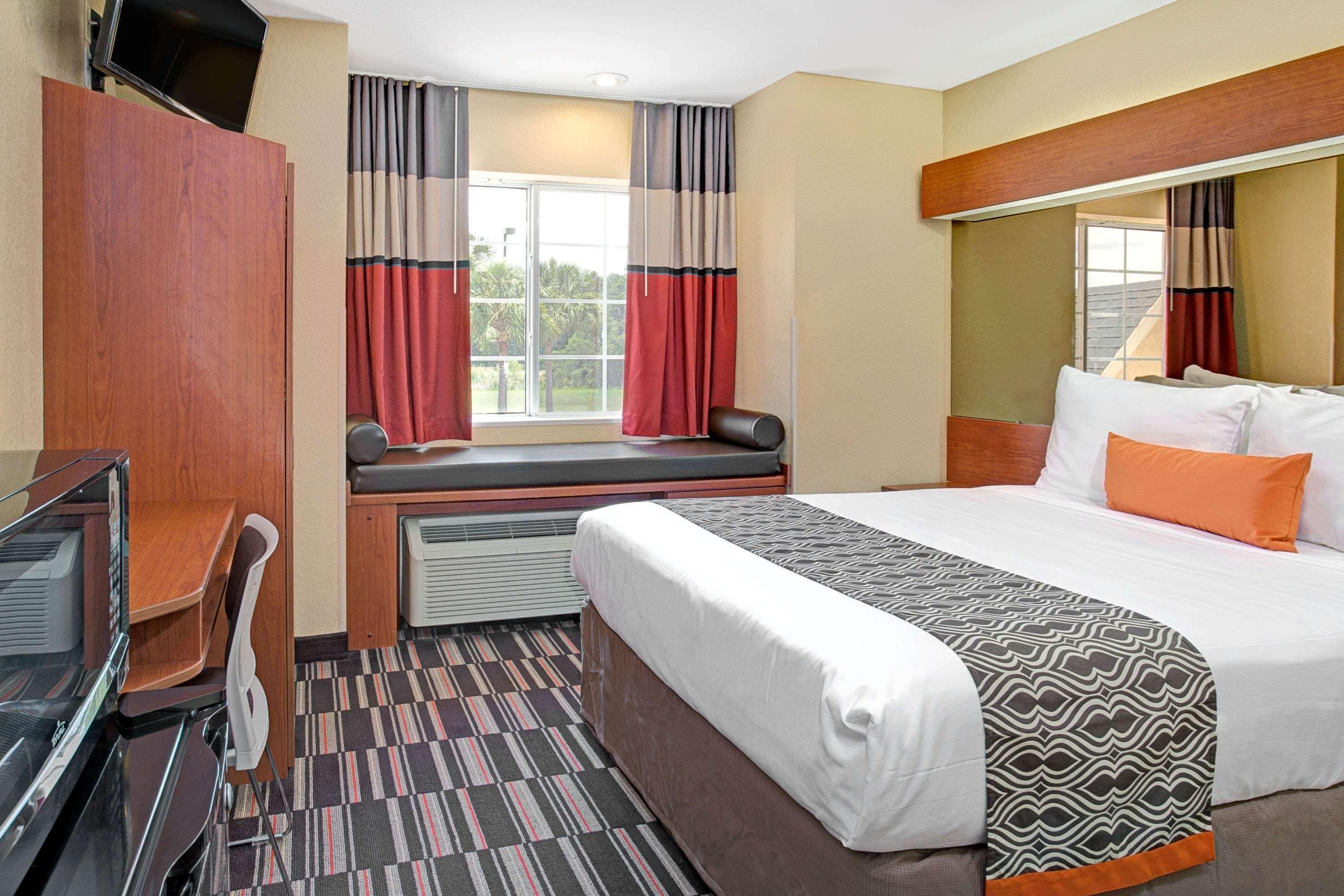 Microtel Inn & Suites By Wyndham Bushnell ภายนอก รูปภาพ
