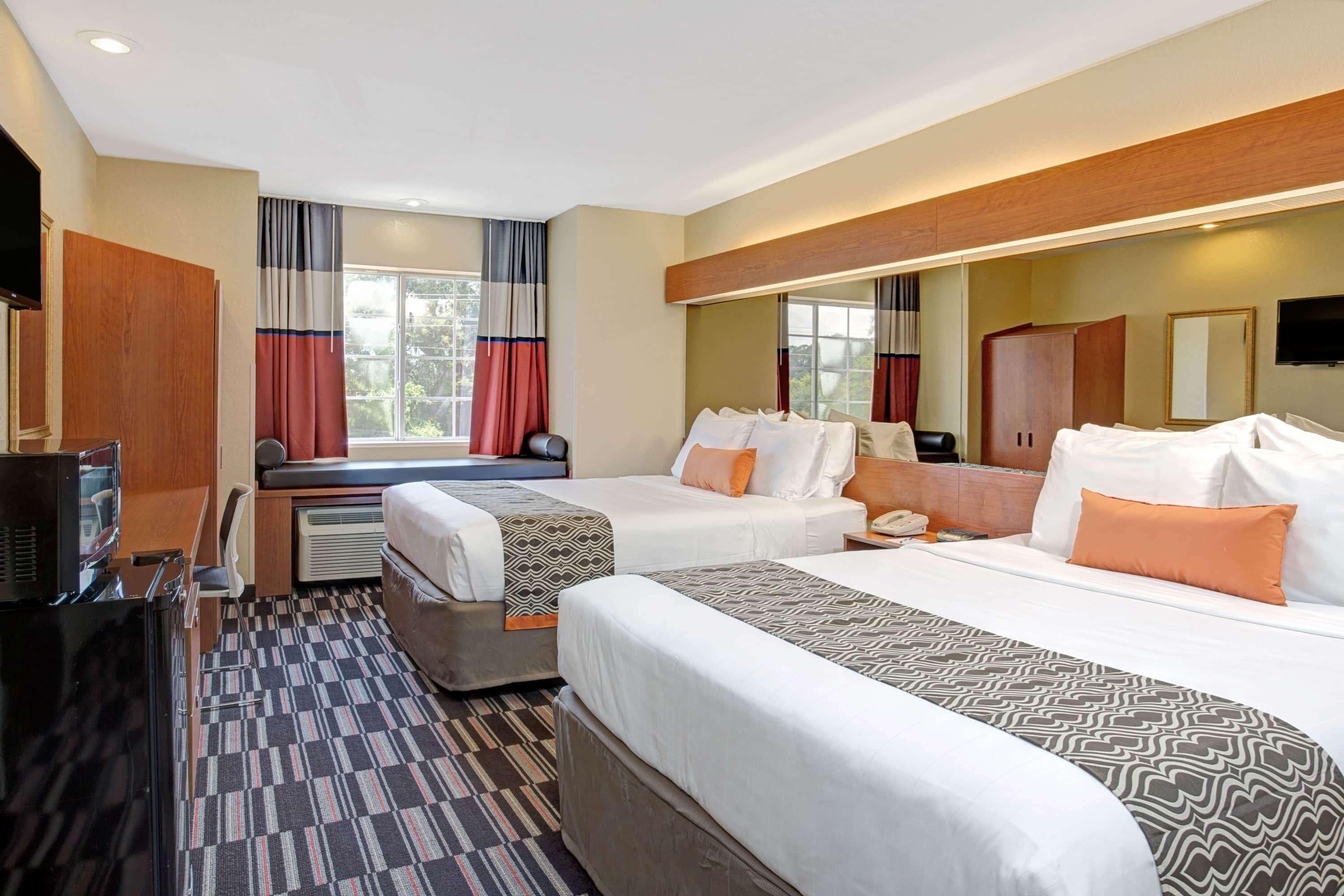 Microtel Inn & Suites By Wyndham Bushnell ภายนอก รูปภาพ
