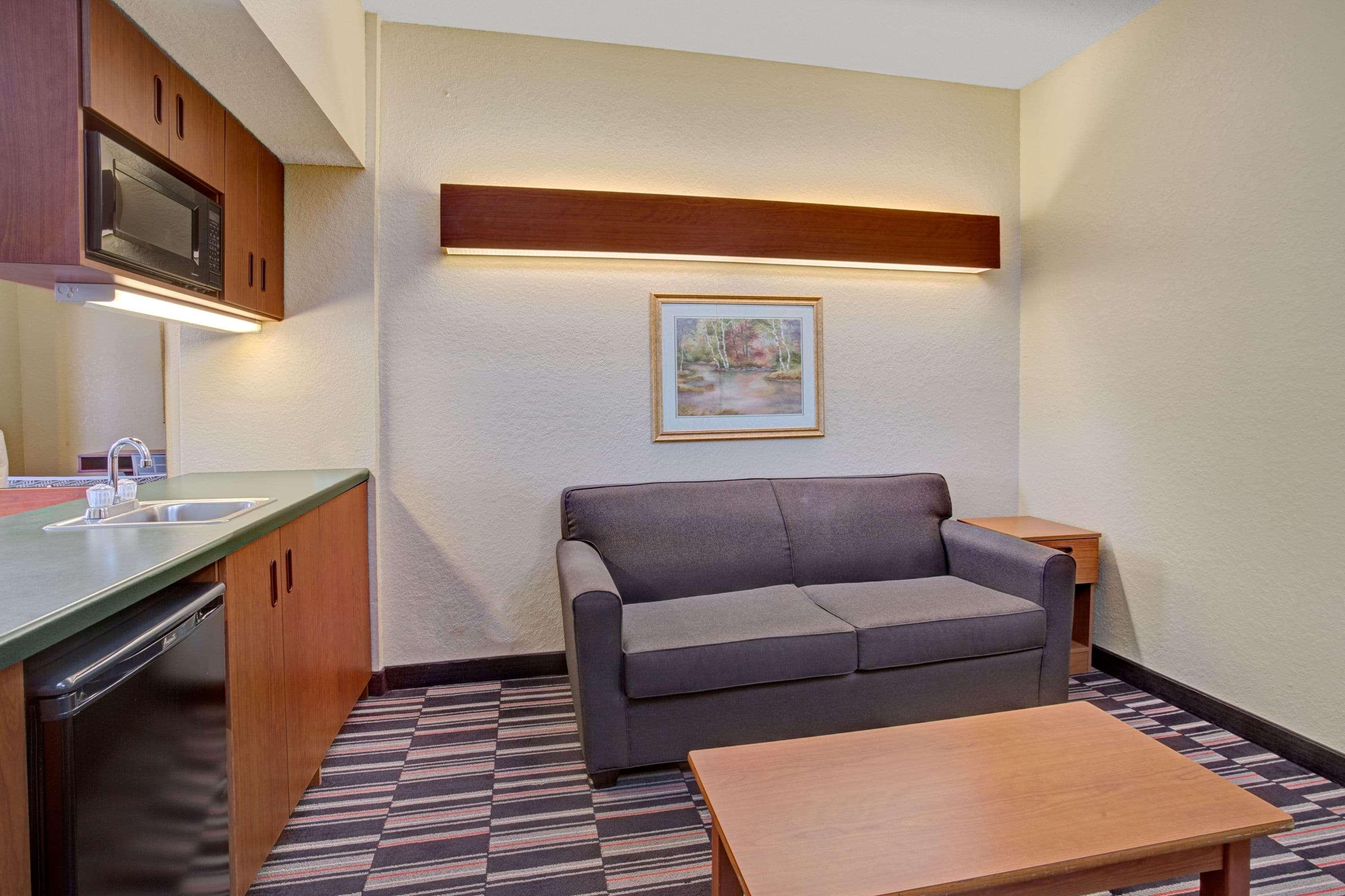 Microtel Inn & Suites By Wyndham Bushnell ภายนอก รูปภาพ