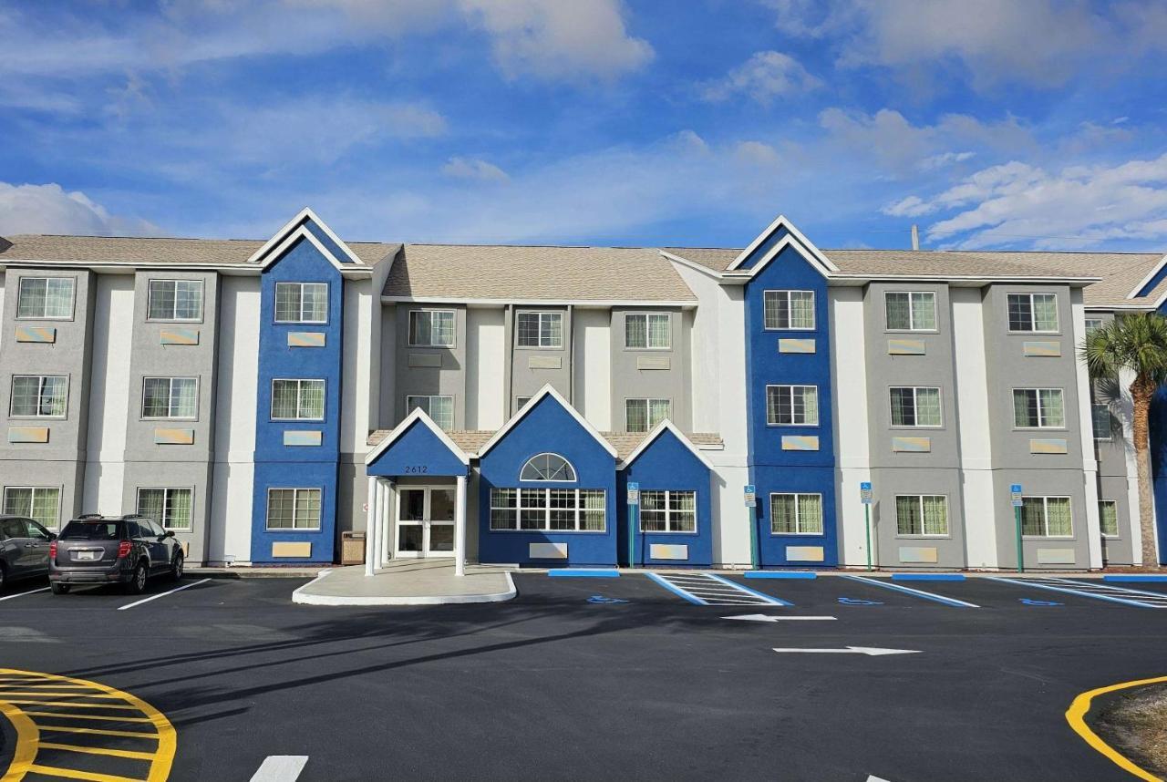 Microtel Inn & Suites By Wyndham Bushnell ภายนอก รูปภาพ