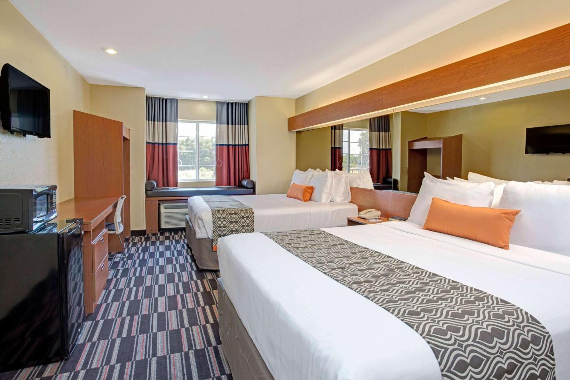 Microtel Inn & Suites By Wyndham Bushnell ภายนอก รูปภาพ