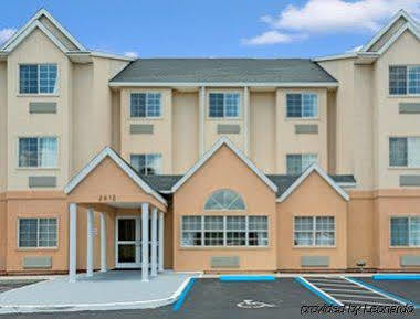 Microtel Inn & Suites By Wyndham Bushnell ภายนอก รูปภาพ
